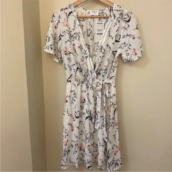 Sienna Sky Sundress, white floral, M - Picture 1 of 3